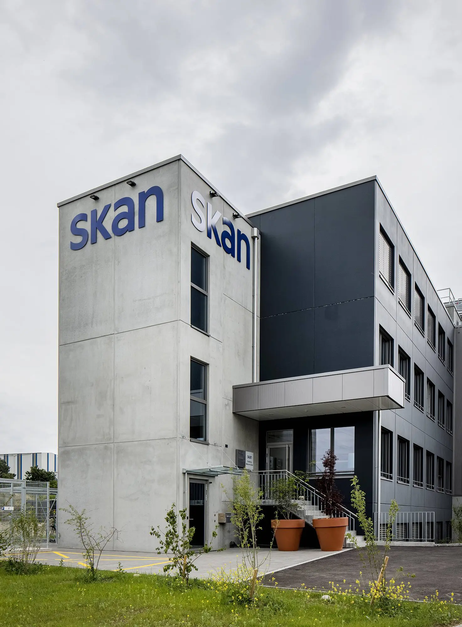 SKAN Stein AG building