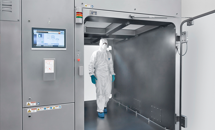 SKAN's skanfog SARA material airlock provides an automated fast and simple decontamination cycle